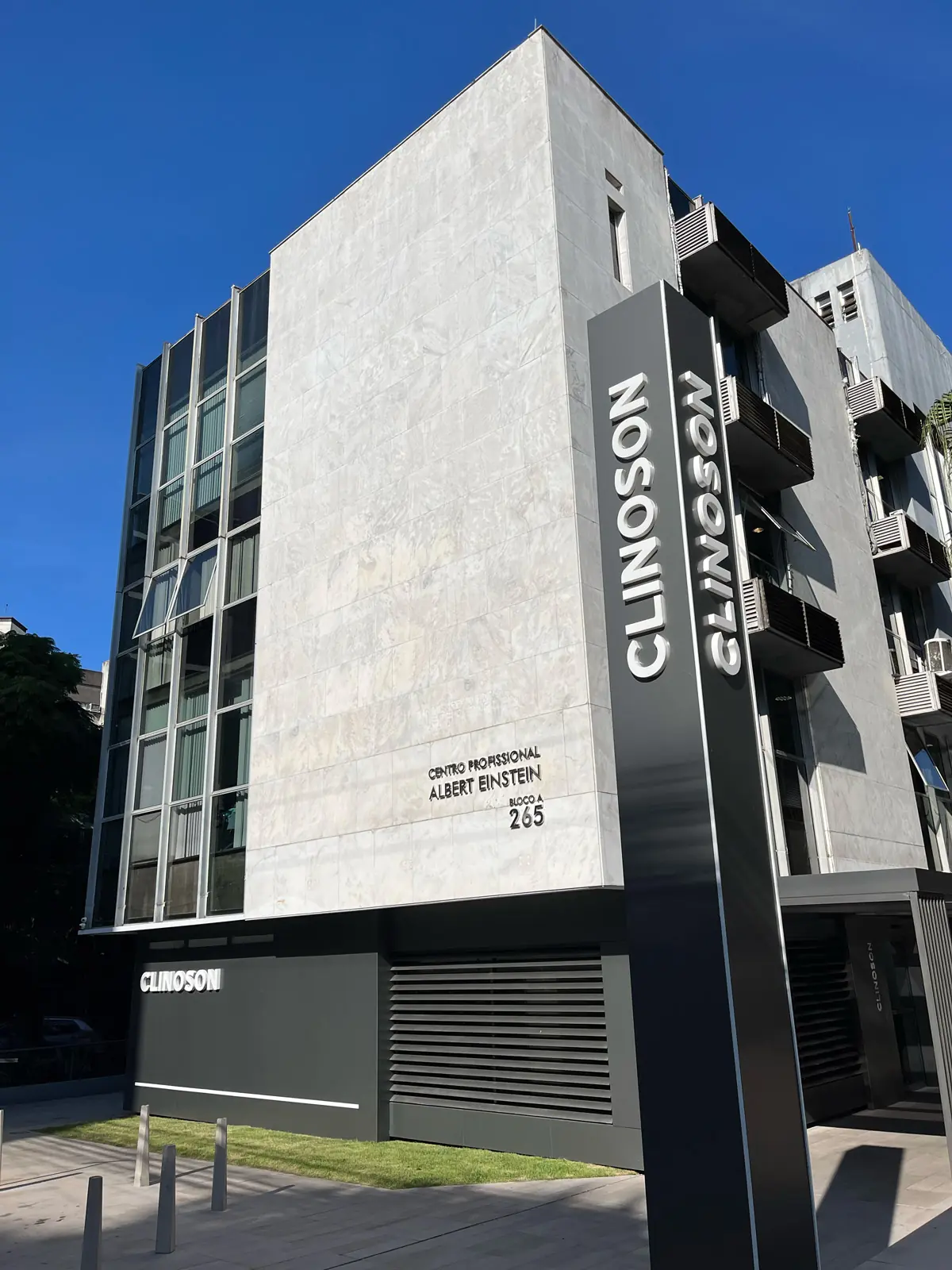 Fachada do prédio da Clinoson na Rua Mostardeiro, 265, em Porto Alegre